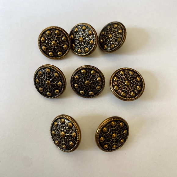 Set of eight Metal gold tone raised snowflake buttons - Picture 1 of 5